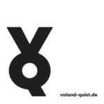 Schwarzes Logo VQ mit Webseite voland-quist.de
