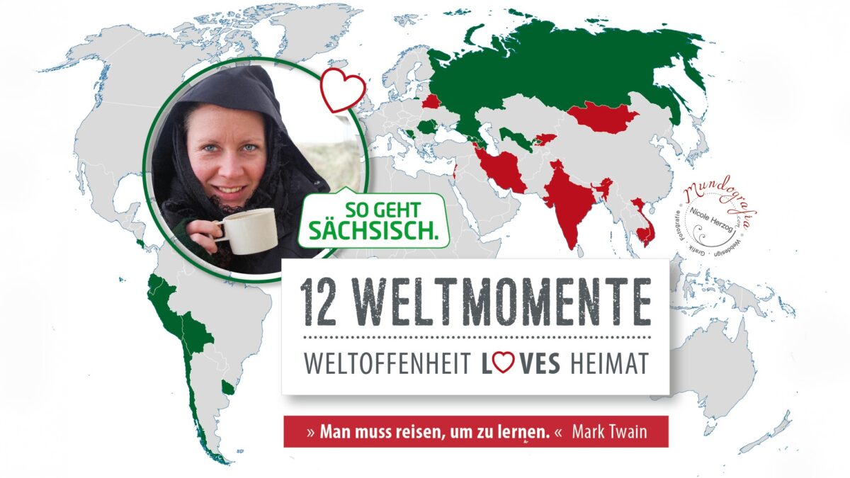 Banner mit der Aufschrift 12 Weltmomente und eine Weltkarte, in der ecke das Foto einer weißern Frau mit Teetasse in der Hand
