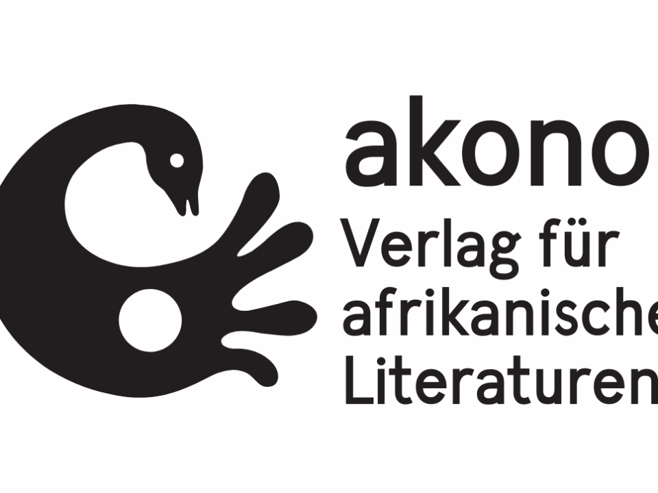 Logo des akono Verlags für afrikanische Literatur, schwarz. Links eine geschwungene Ente, rechts Schrift.