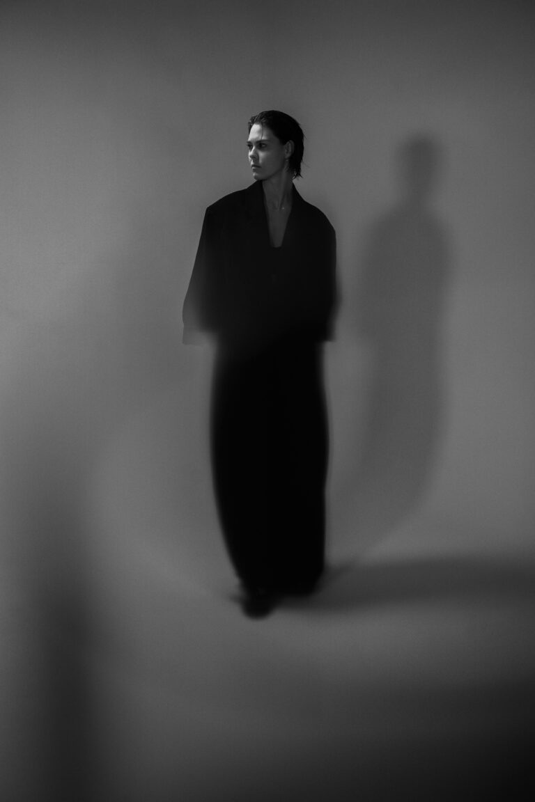 ASD07048 768x1152